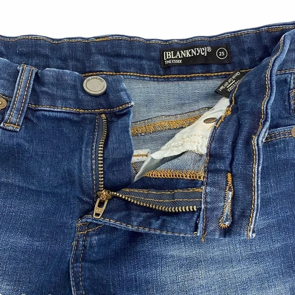 BLANKNYC The Essex Classic Cut Off Distressed Jean Shorts Denim Blue Size 25 - Picture 6 of 9